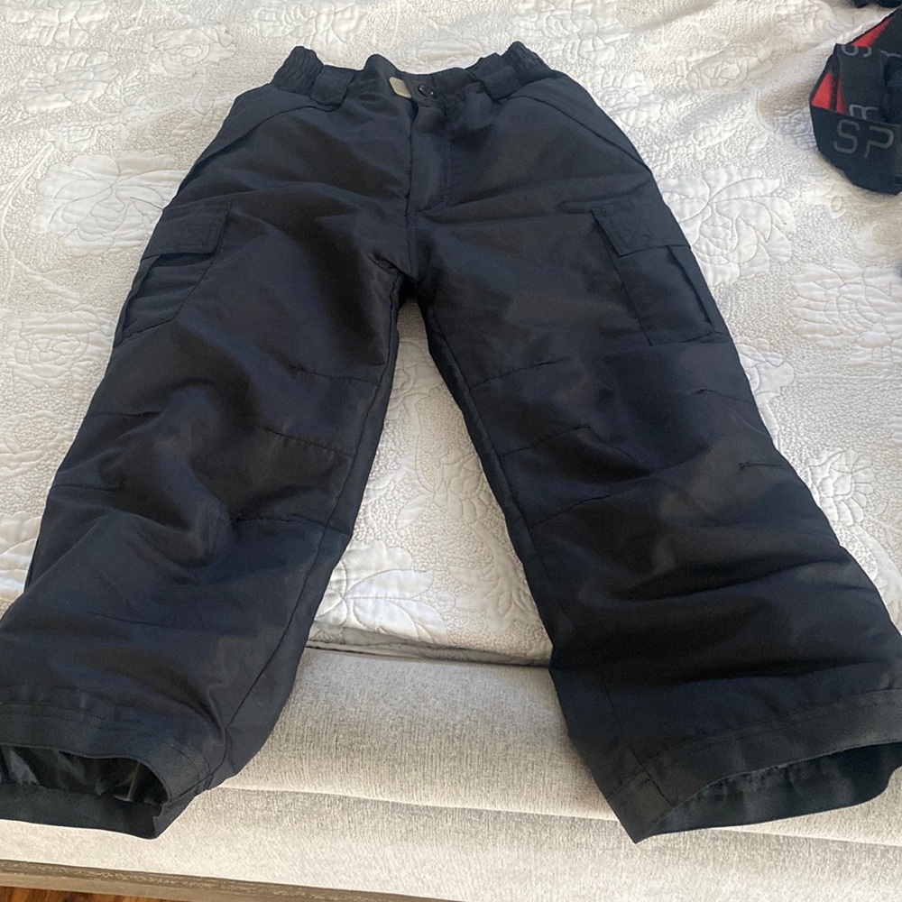 Snow pants size L for kids.
